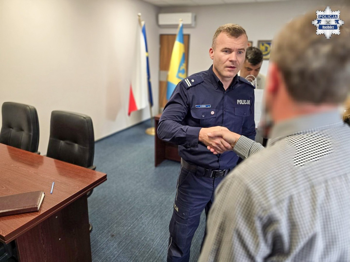 Odwaga świadka udaremniła przestępstwo w Kuźni Raciborskiej. Bohater odebrał podziękowania