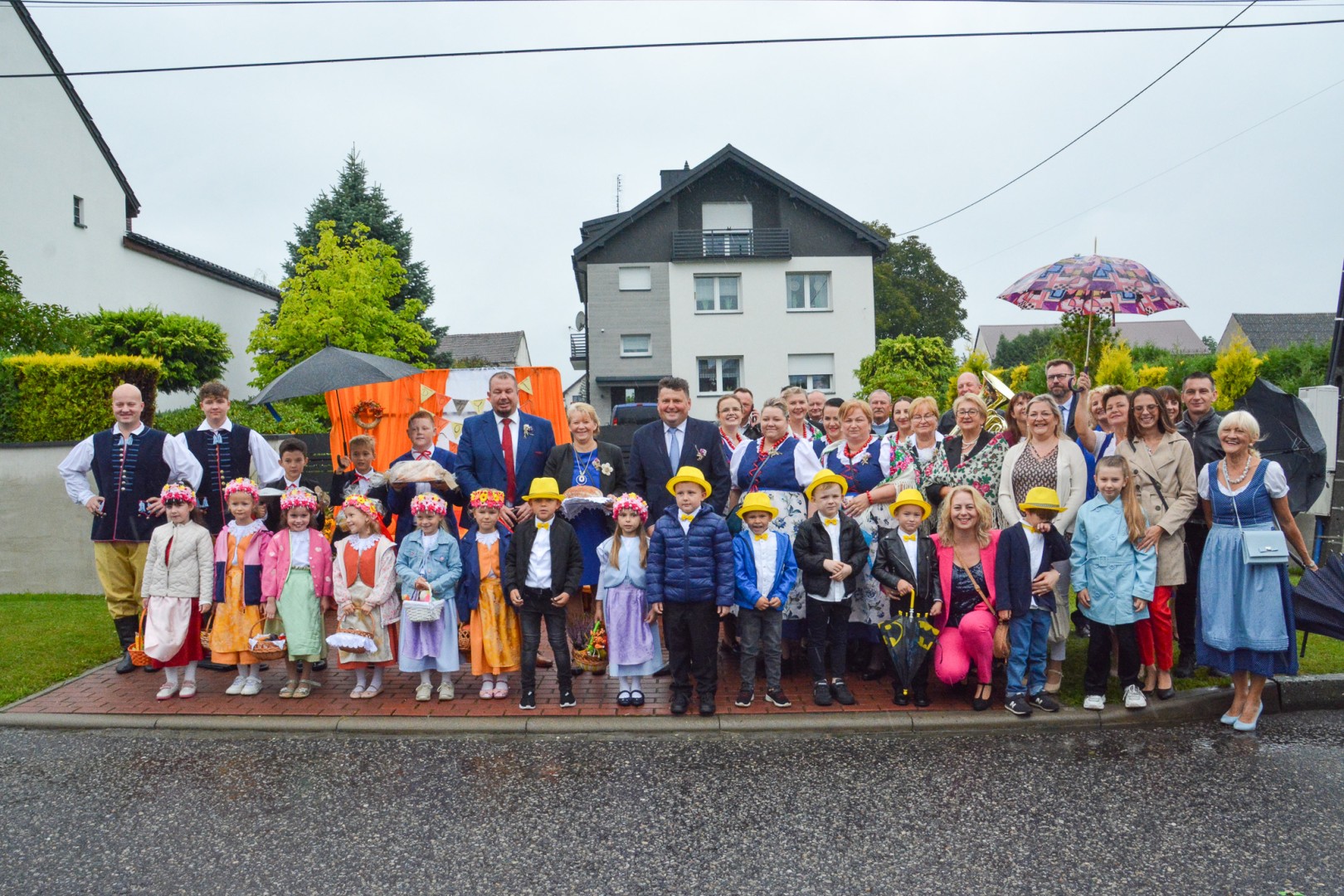 Dożynki 2025. Tworków nie przestraszył się deszczu [FOTO i WIDEO]