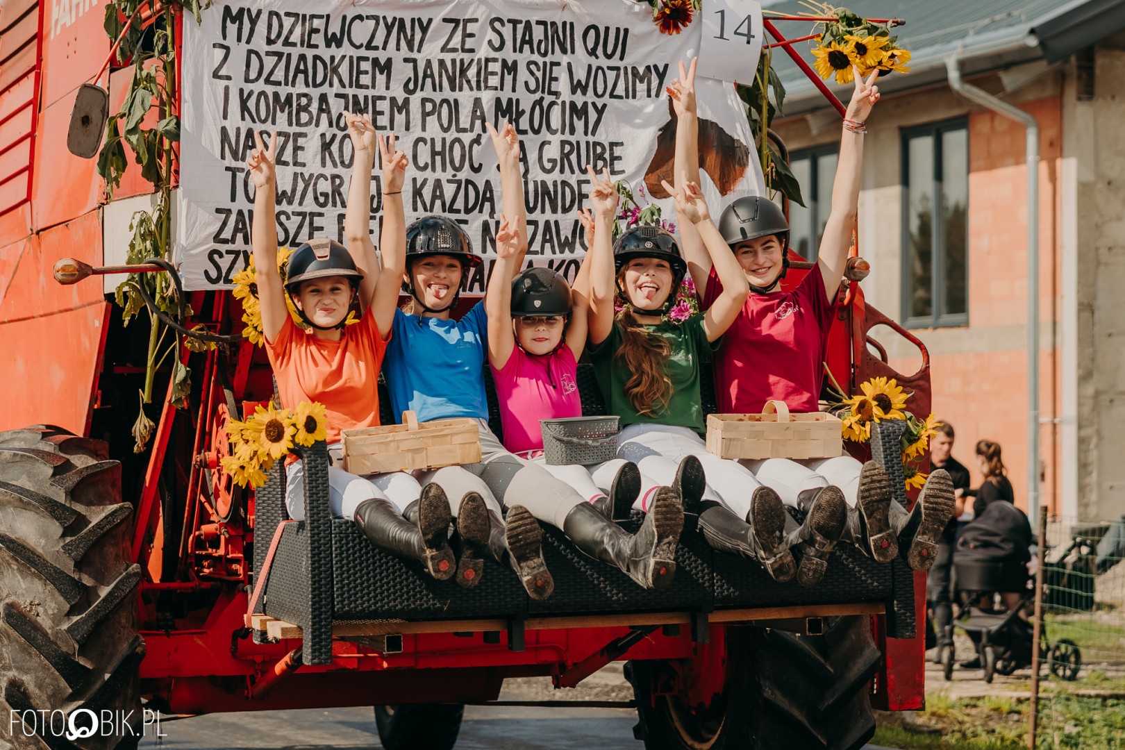 Gamów zachwyca starą motoryzacją podczas dożynek [FOTO i WIDEO]