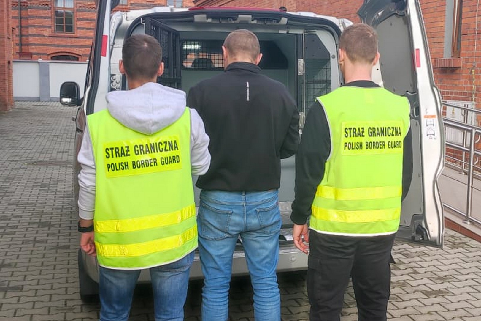 Stanowili zagrożenie dla porządku i bezpieczeństwa publicznego – teraz opuszczą Polskę