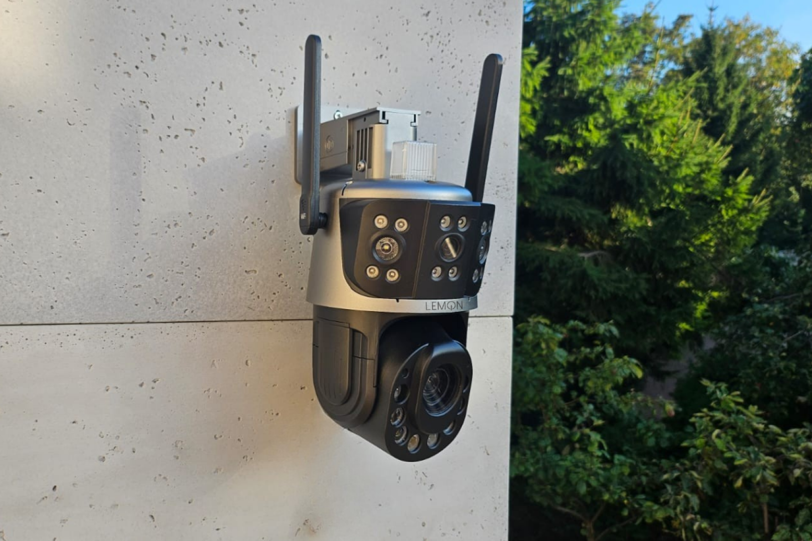 Kamera zewnętrzna – jak wybrać najlepszą kamerę do monitoringu domu i ogrodu?