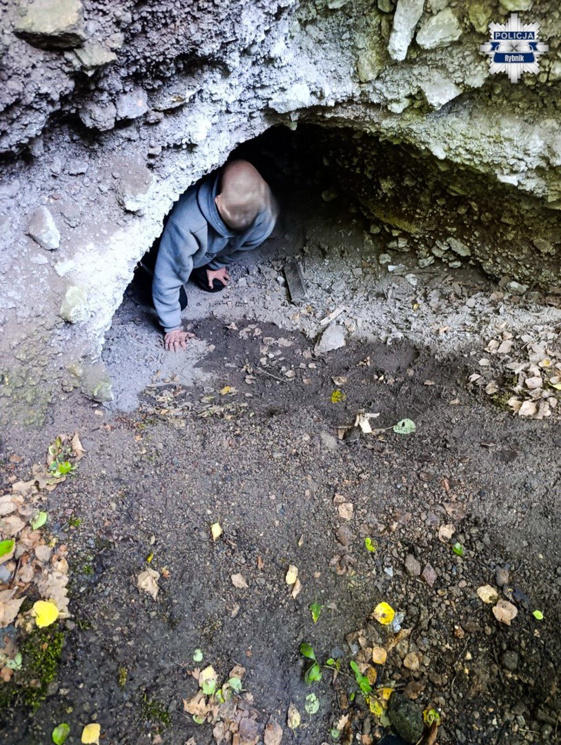Nieletni włamywacze ukrywali się w ziemiance na hałdach. Uciekli z placówki pod Raciborzem