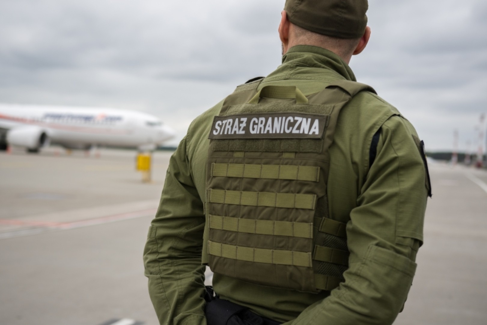 Czworo poszukiwanych zatrzymanych na lotnisku