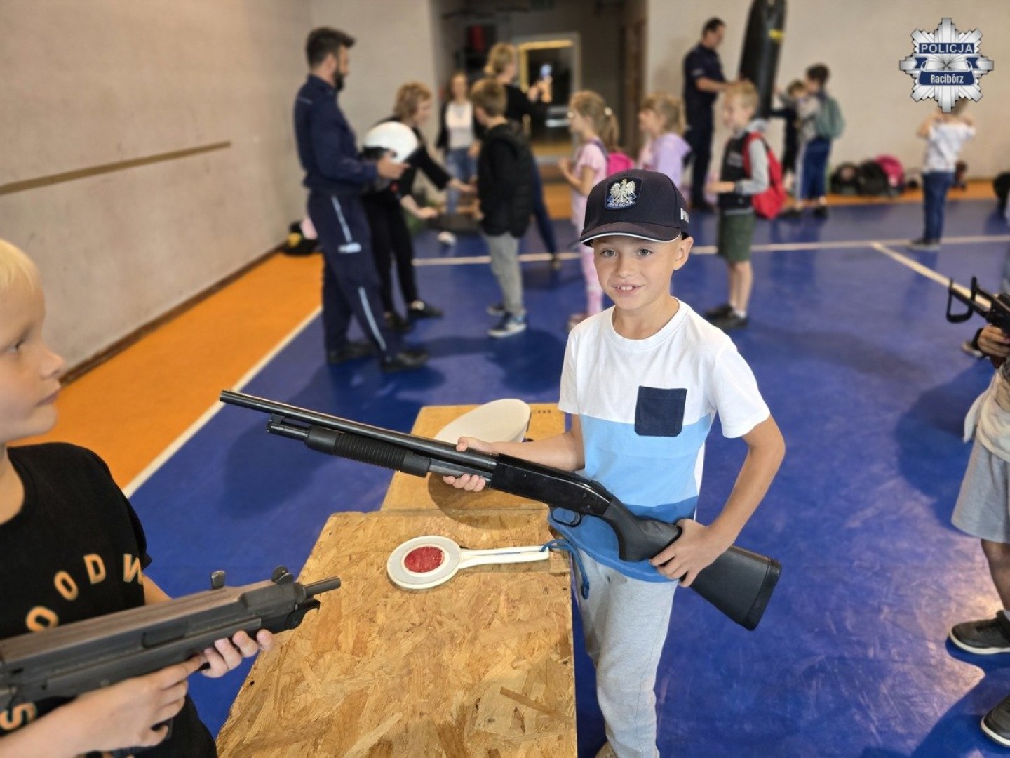 Uczniowie z Grzegorzowic odwiedzili raciborską komendę policji