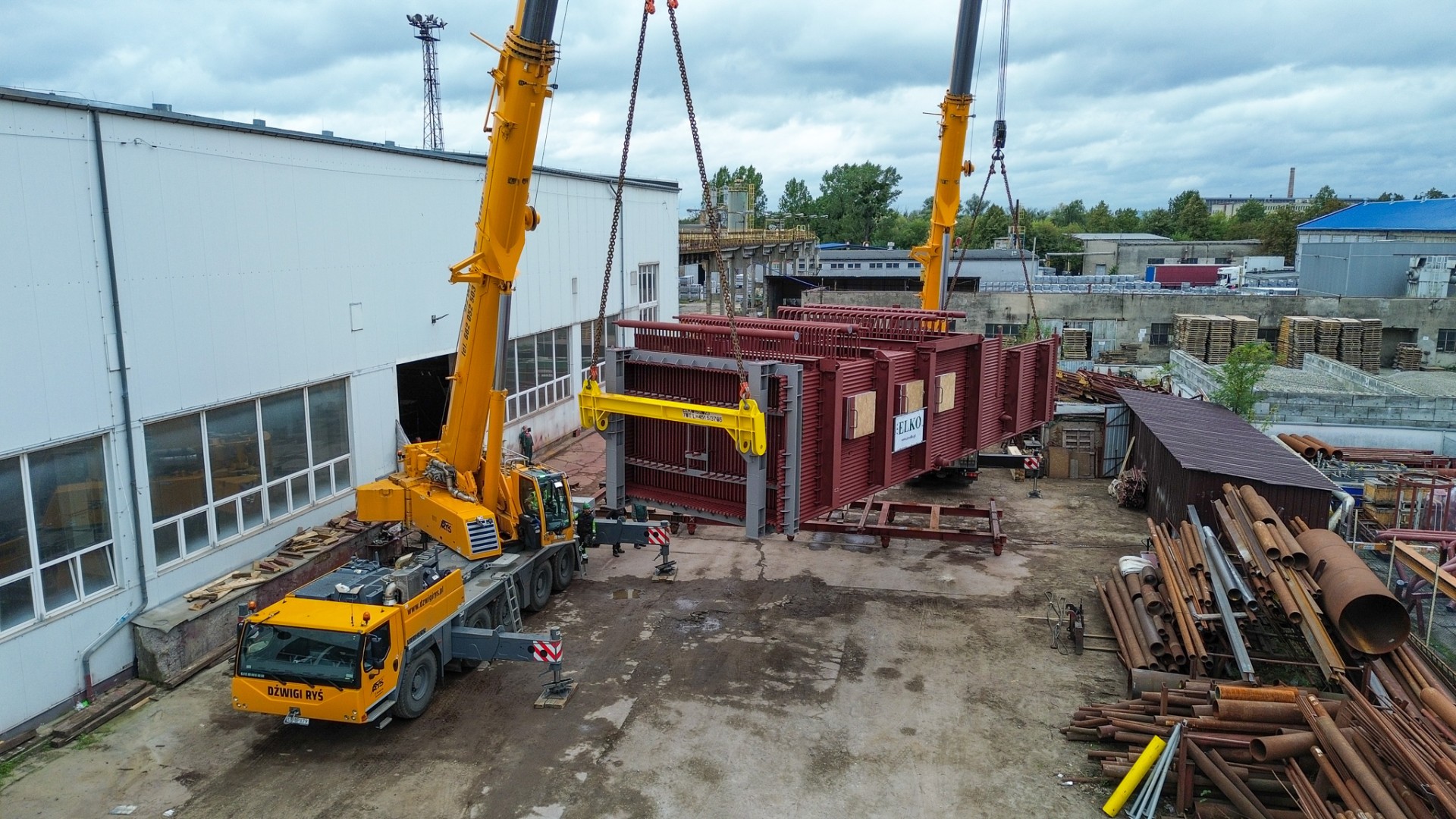 Raciborska firma ZRE ELKO wysyła gigantyczny kocioł do Niemiec