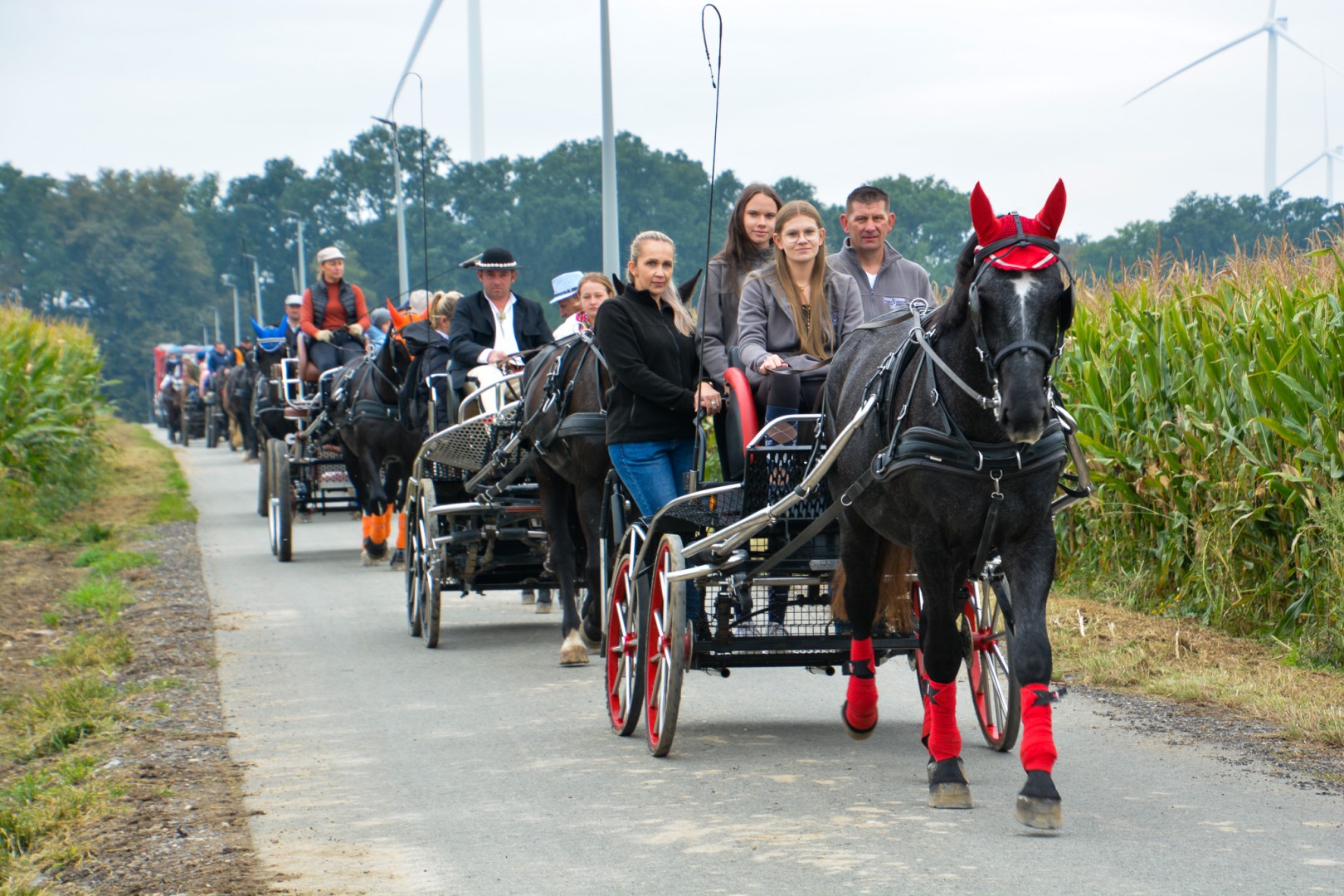 Hubertus w Żerdzinach – emocje na końskim grzbiecie i nowe atrakcje dla miłośników jeździectwa