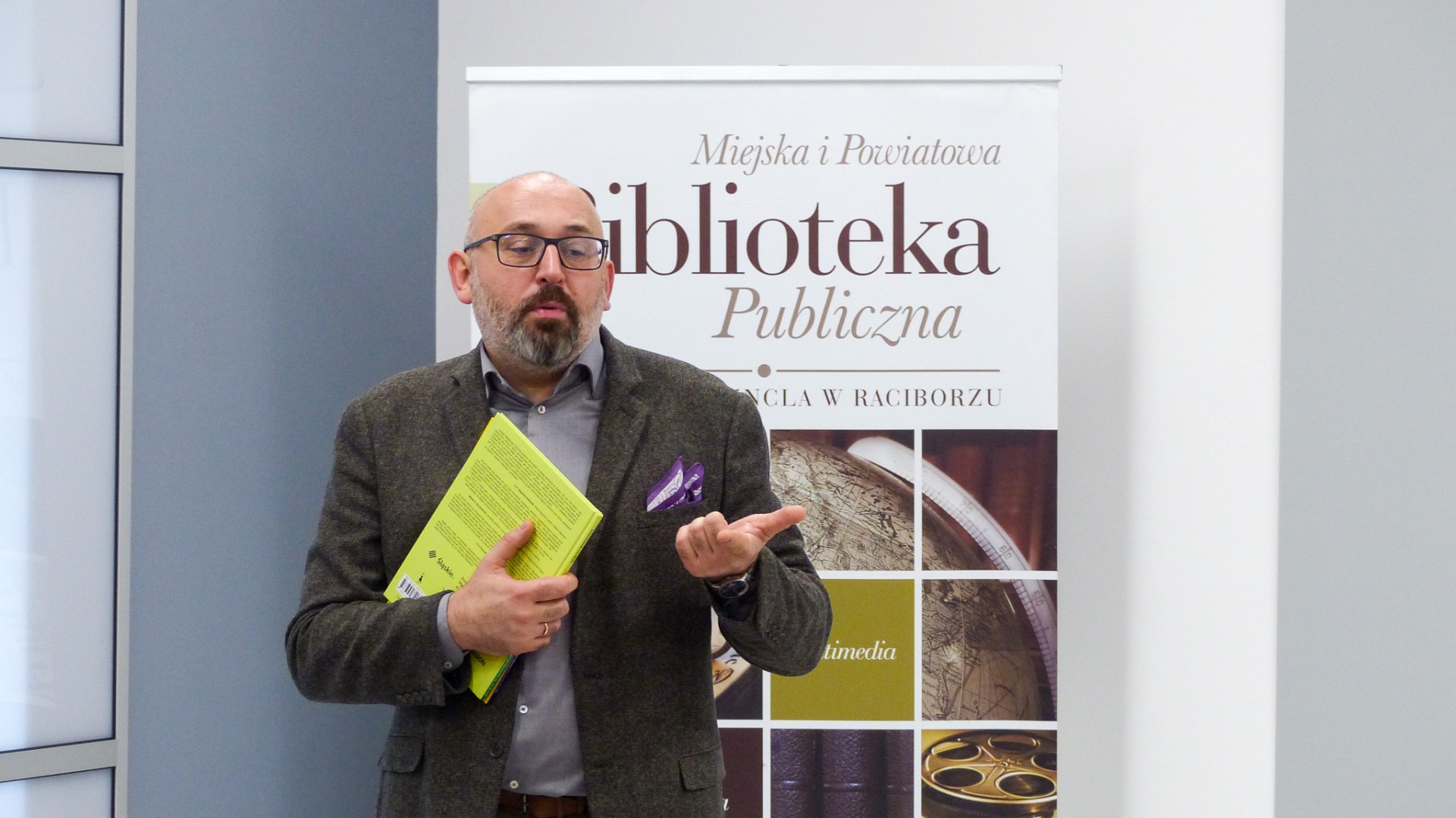 Autor książek o kocie Cukierku odwiedzi Klub Ojca