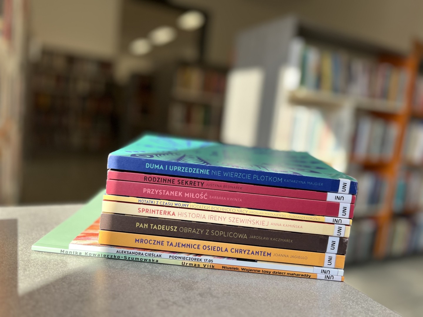 Książki bez granic dotarły do raciborskiej biblioteki