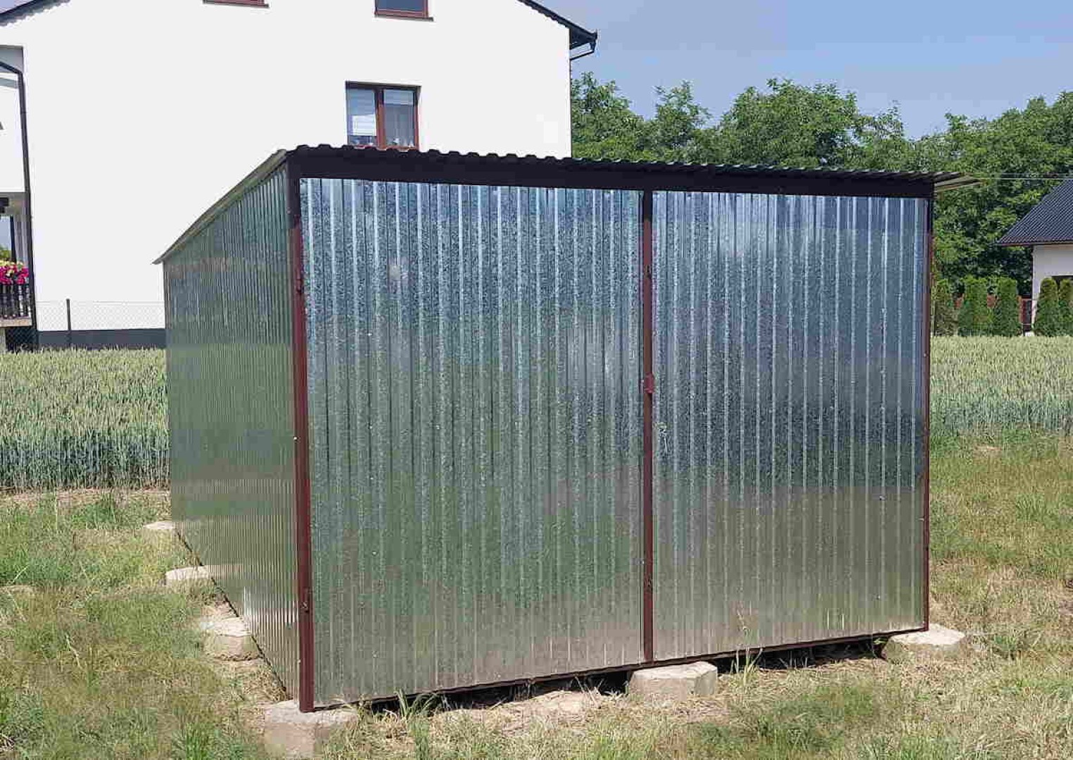 Garaż podwójny – idealne rozwiązanie dla rodzin z dwoma samochodami