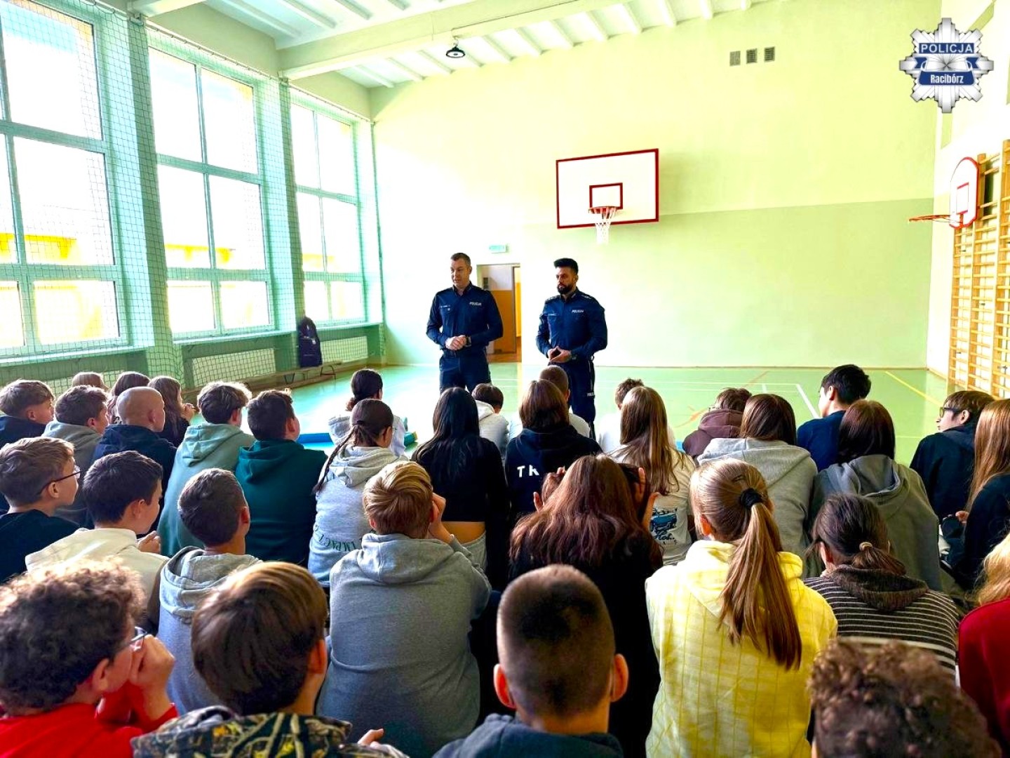 Rozmowa o hejcie, przemocy rówieśniczej i bezpieczeństwie w necie. Policyjna wizyta w pietrowickiej szkole