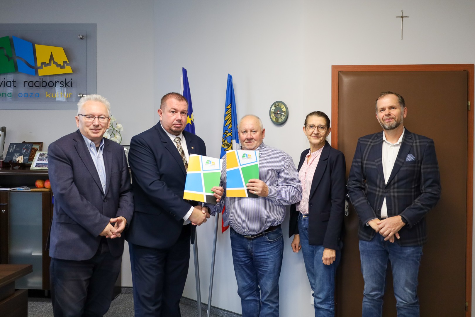 Nowy chodnik w Krzanowicach – podpisano umowę na remont ciągu pieszego przy DW 917