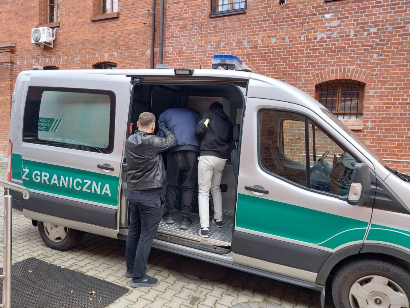 200 cudzoziemców zobowiązanych do opuszczenia terytorium RP ze względu na ochronę bezpieczeństwa i porządku publicznego