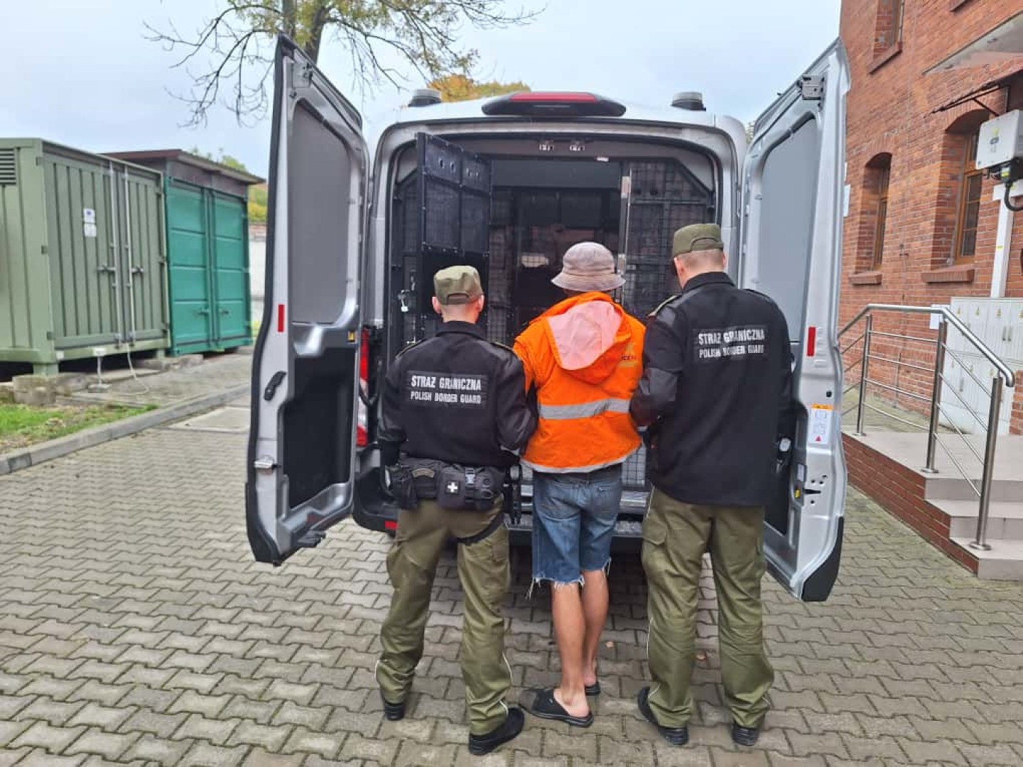 Dwóch cudzoziemców wydalonych z Polski za popełnione przestępstwa i łamanie prawa