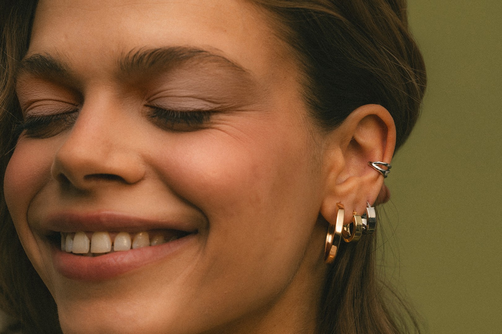 Kolczyki na prezent – jak dobrać parę, która naprawdę ucieszy?