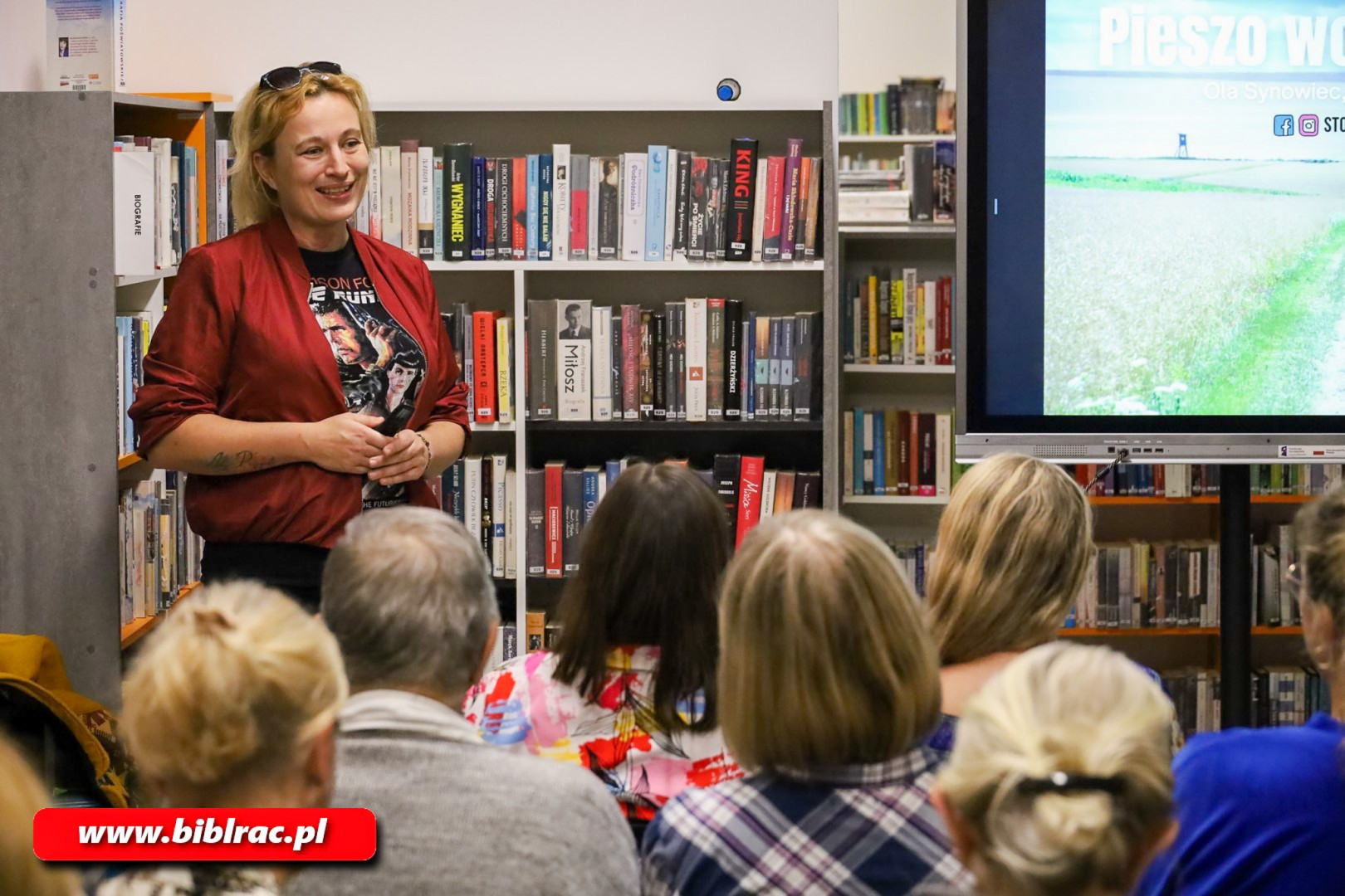 Pieszo wzdłuż granic kraju – Ola Synowiec na NOCY BIBLIOTEK
