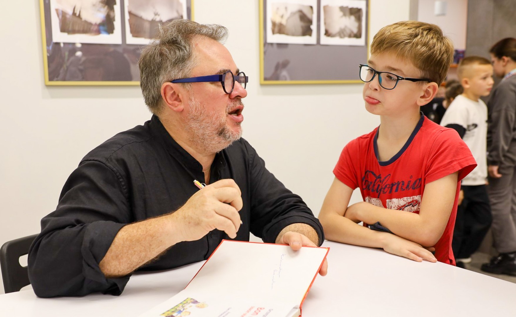 Grzegorz Kasdepke oczarował młodych czytelników w bibliotece