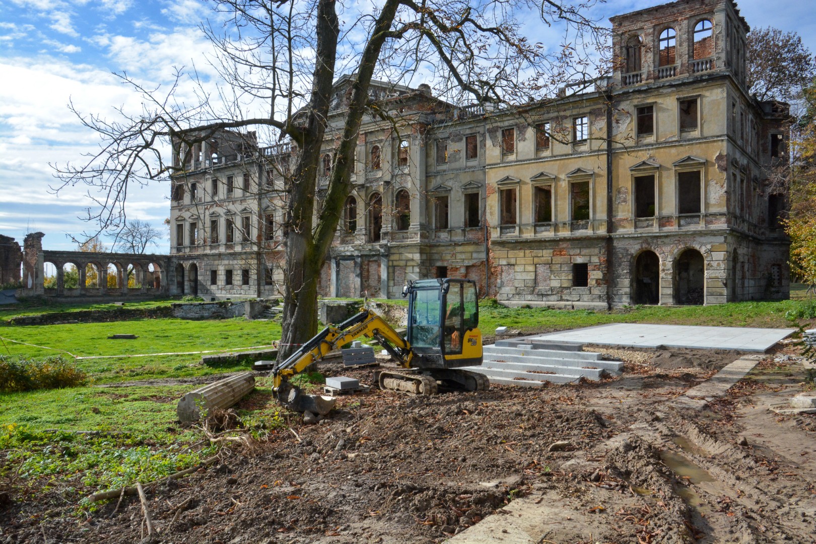 Nowe oblicze parku przy pałacu w Sławikowie – rekreacja, przyroda i historia w harmonii