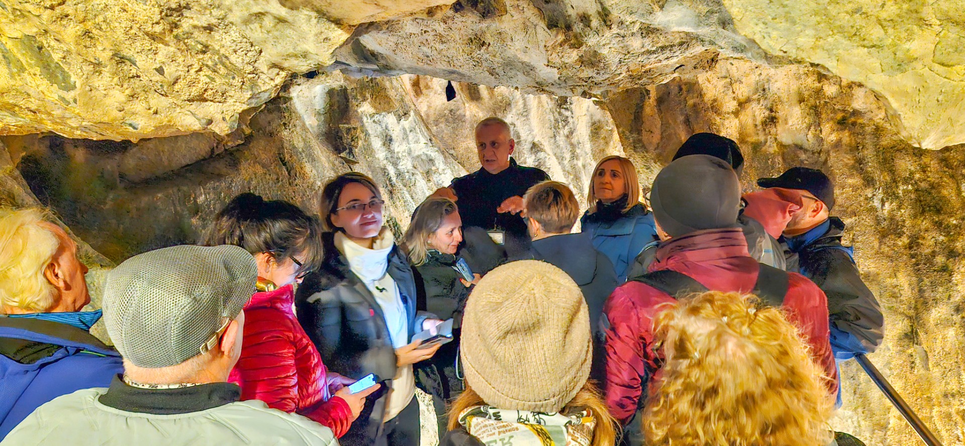 Wyprawa na Dlouhé Stráne. Raciborzanie odkrywali Jaskinię na Szpiczaku i czeskie uzdrowisko Grafenberg