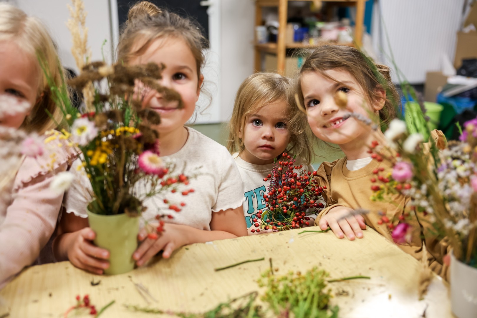 Galeria kolorowych uśmiechów Małych Odkrywców i ich nowe pasje