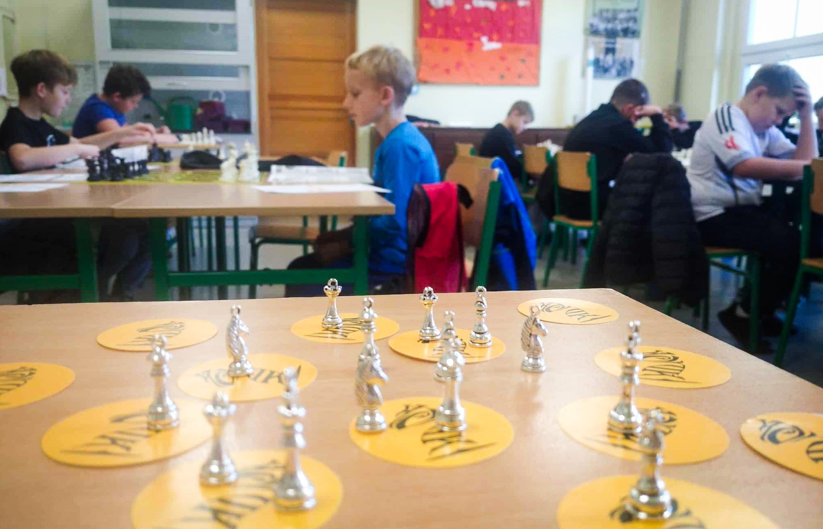Szachowe emocje w Tworkowie – uczniowie zmierzyli się w ogólnopolskim konkursie Konik Szachowy