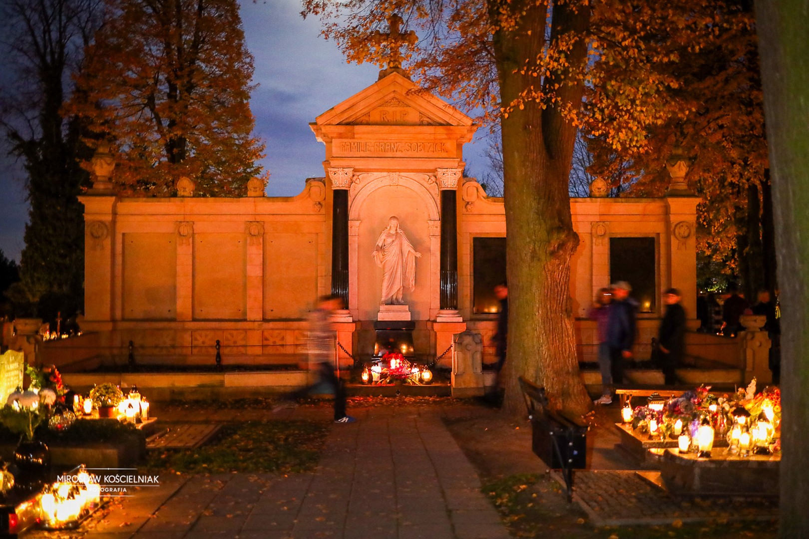 Dzień Zaduszny uświadamia dobitnie prawdę ludzkiego przemijania - zdjęcia z raciborskich cmentarzy