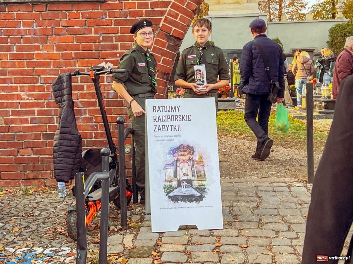 Raciborzanie znów wsparli ratowanie zabytkowych grobowców – podsumowanie tegorocznej kwesty na cmentarzu Jeruzalem