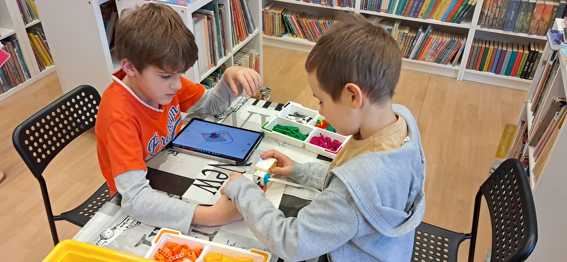 Biblioteczne kluby polecają się na jesienną chandrę
