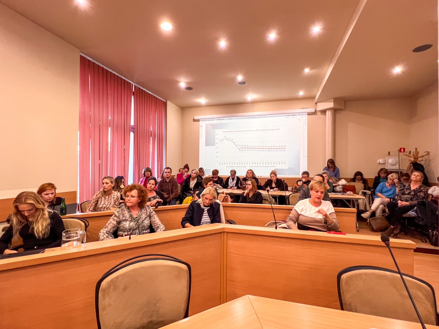 Jesteśmy pod ścianą! Radni debatują o przyszłości raciborskiej oświaty. SP 13 do likwidacji