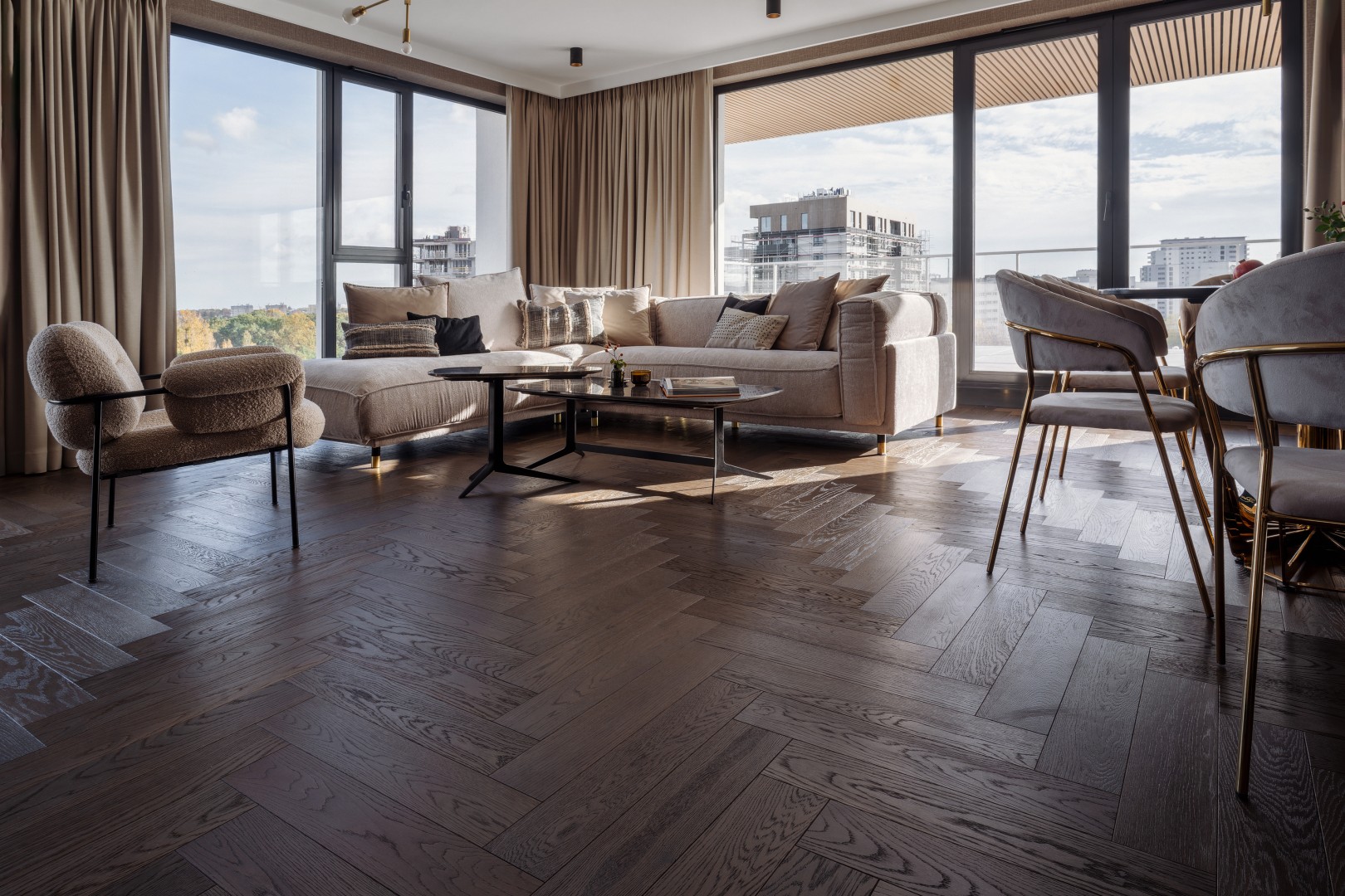 Dlaczego warto postawić na sklep online w przypadku zakupu podłóg?