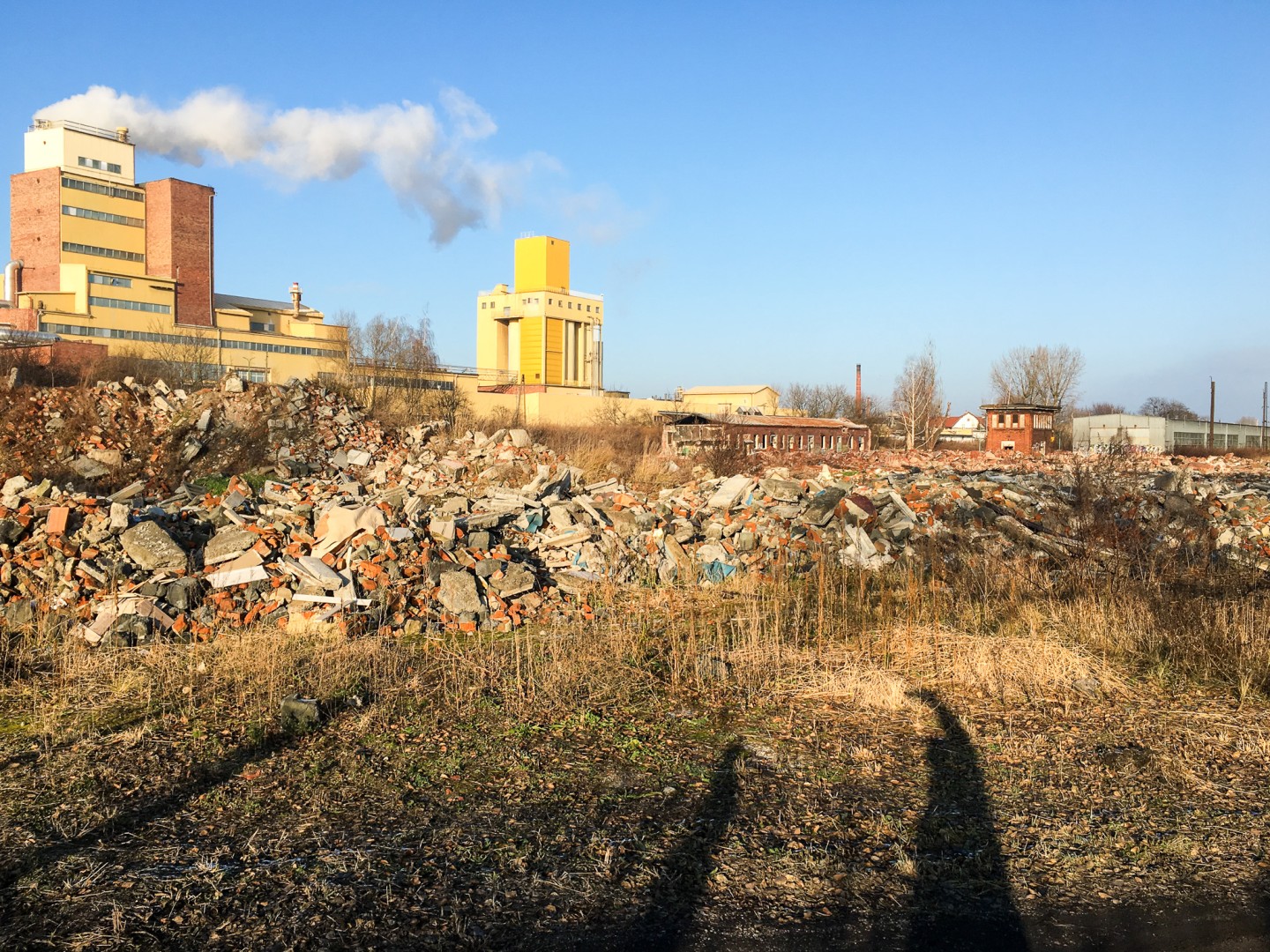 Magazyny i hale fabryczne Henkla wystawione na sprzedaż. Historyczny kompleks przemysłowy przy ul. Stalowej szuka nowego właściciela