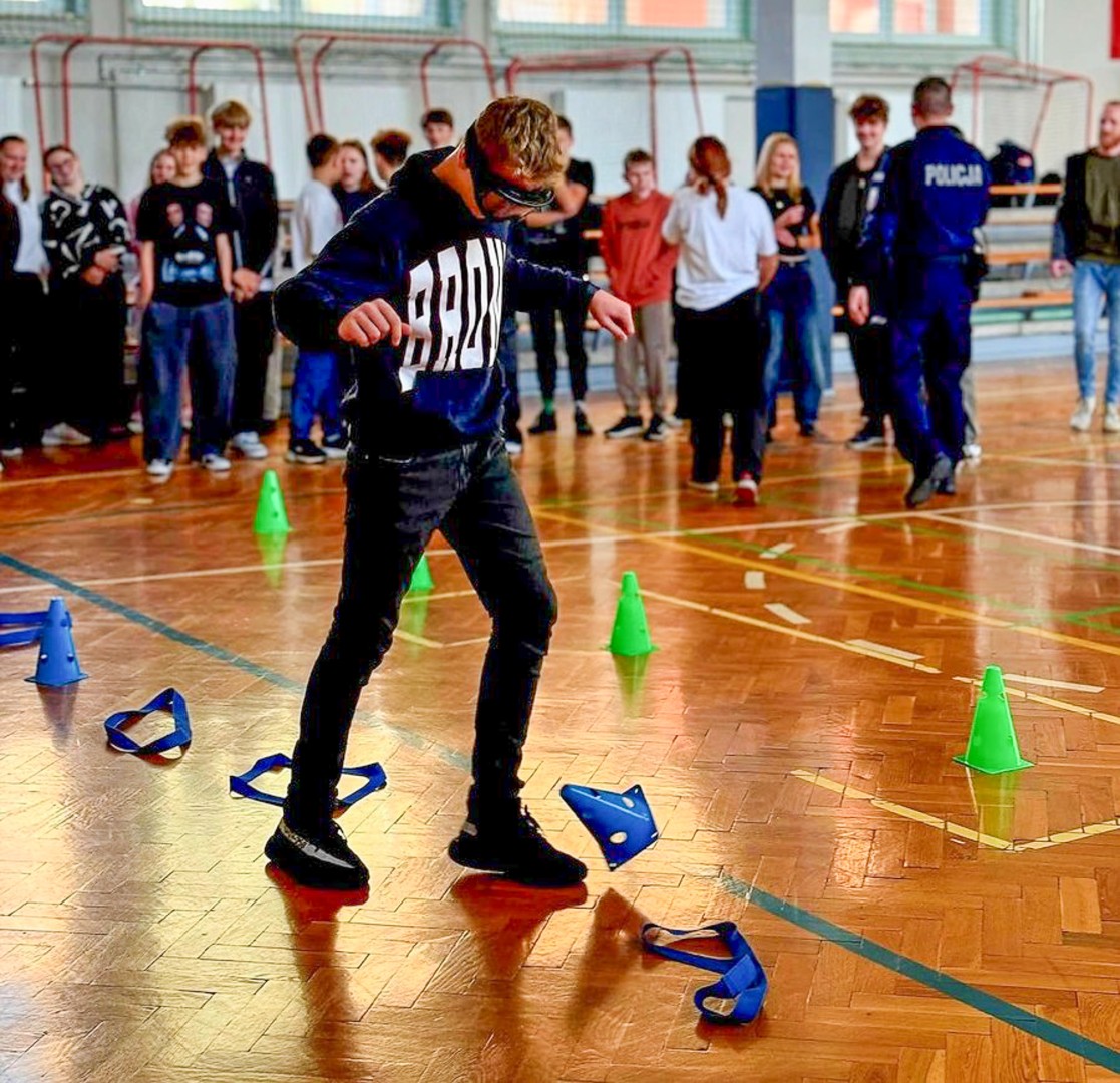 Dzielnicowi z Krzyżanowic o uzależnieniach behawioralnych – zajęcia profilaktyczne w Tworkowie