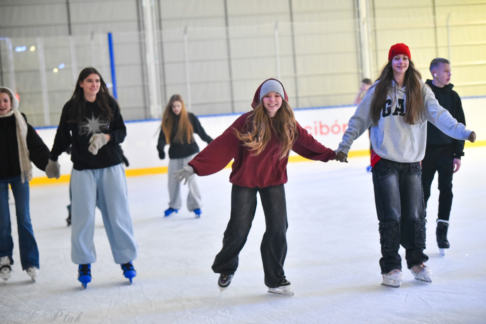 Pierwsze łyżwiarskie disco na nowym lodowisku w Raciborzu. Program kolejnych wydarzeń i cennik [FOTO i WIDEO]