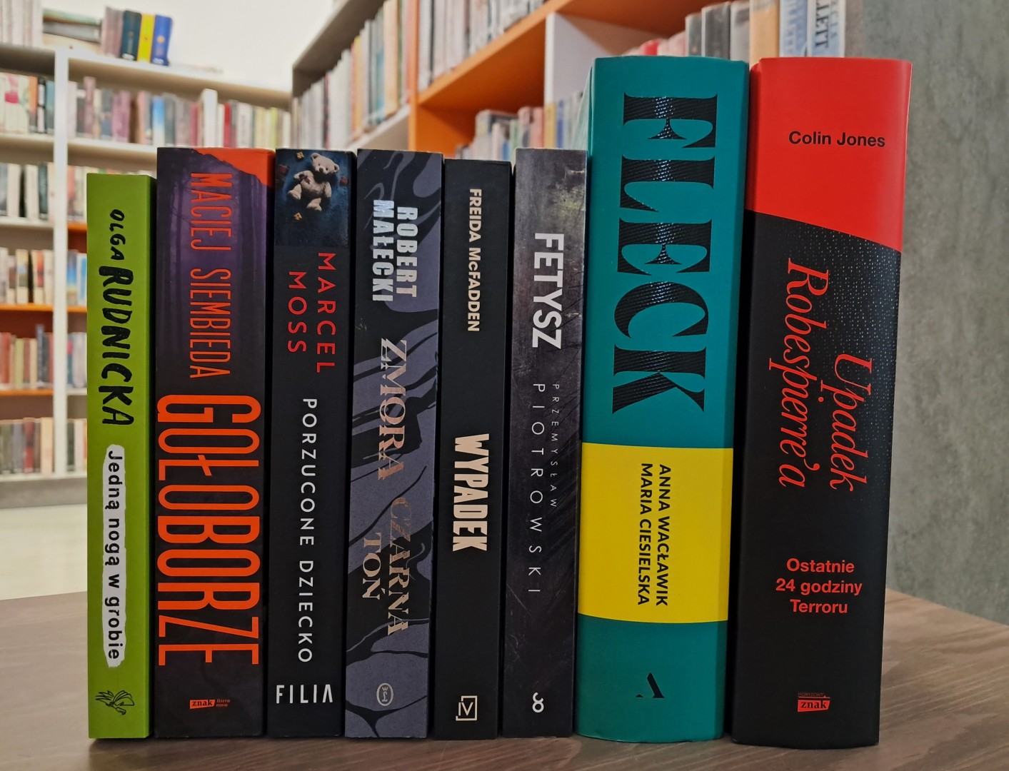 Jesień to idealny czas na książki, które wciągają bez reszty!