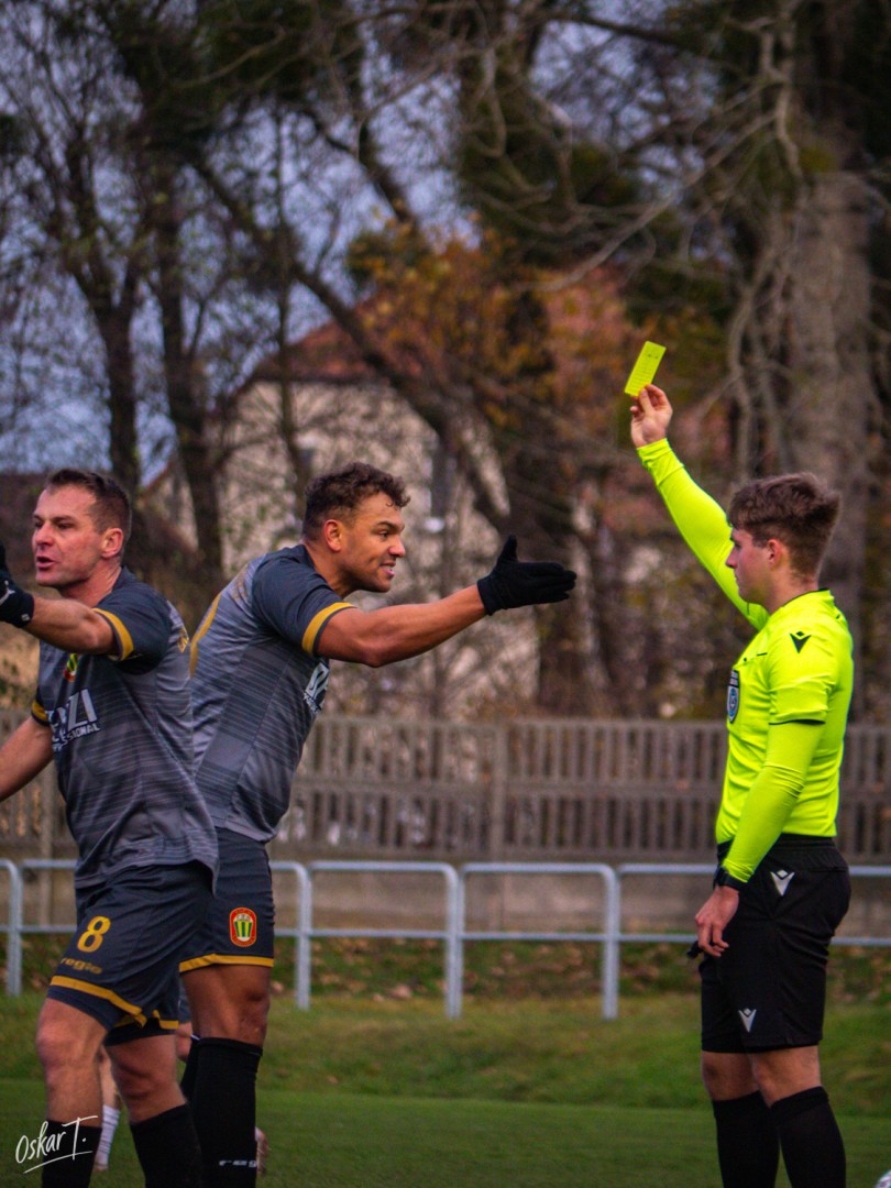 Remisowa batalia w Nędzy. Sześć bramek i kontrowersje na finiszu [FOTO]