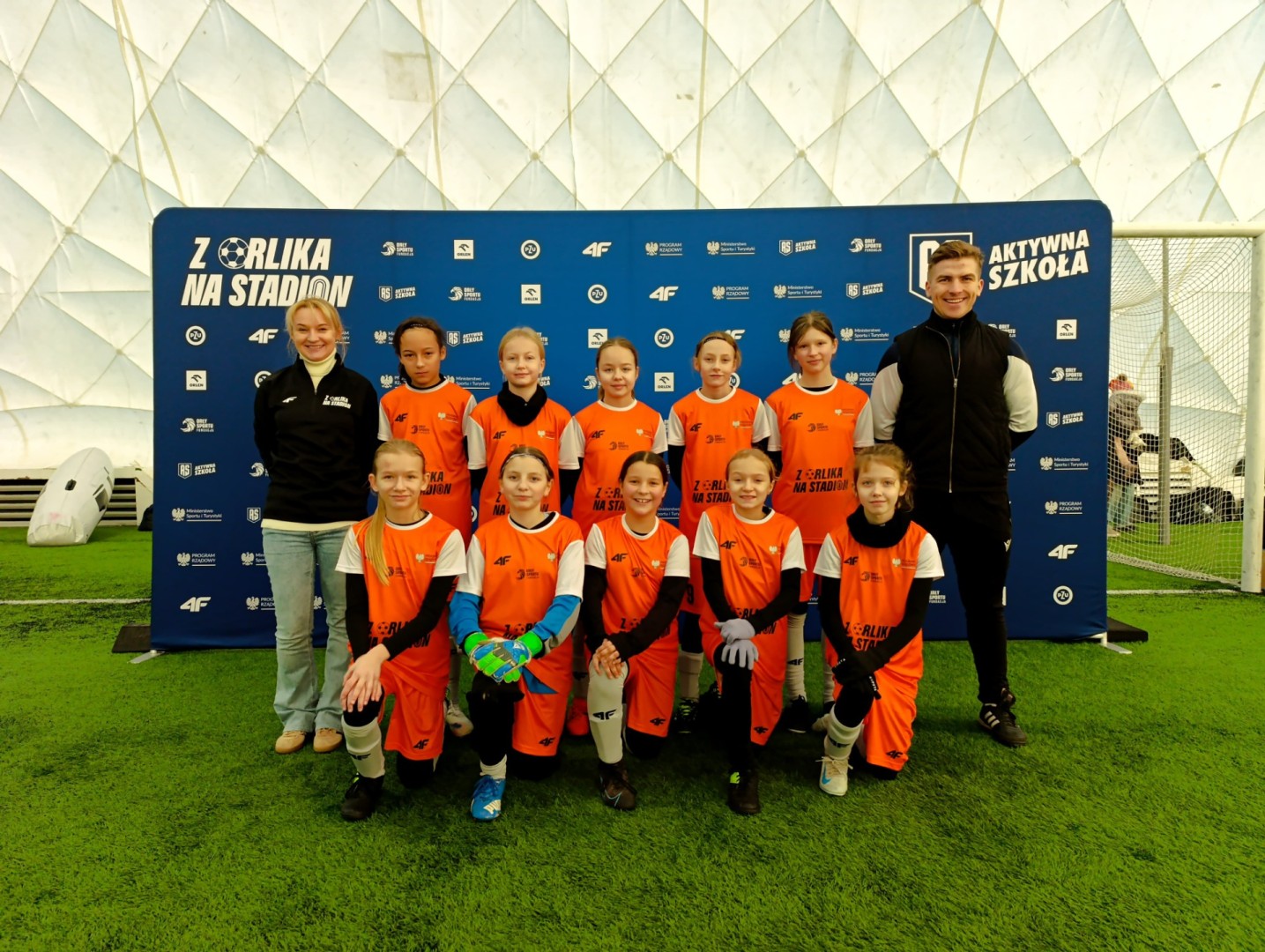 Z Orlika na Stadion. Historyczny sukces dziewcząt z ZSP Pogrzebień [FOTO]