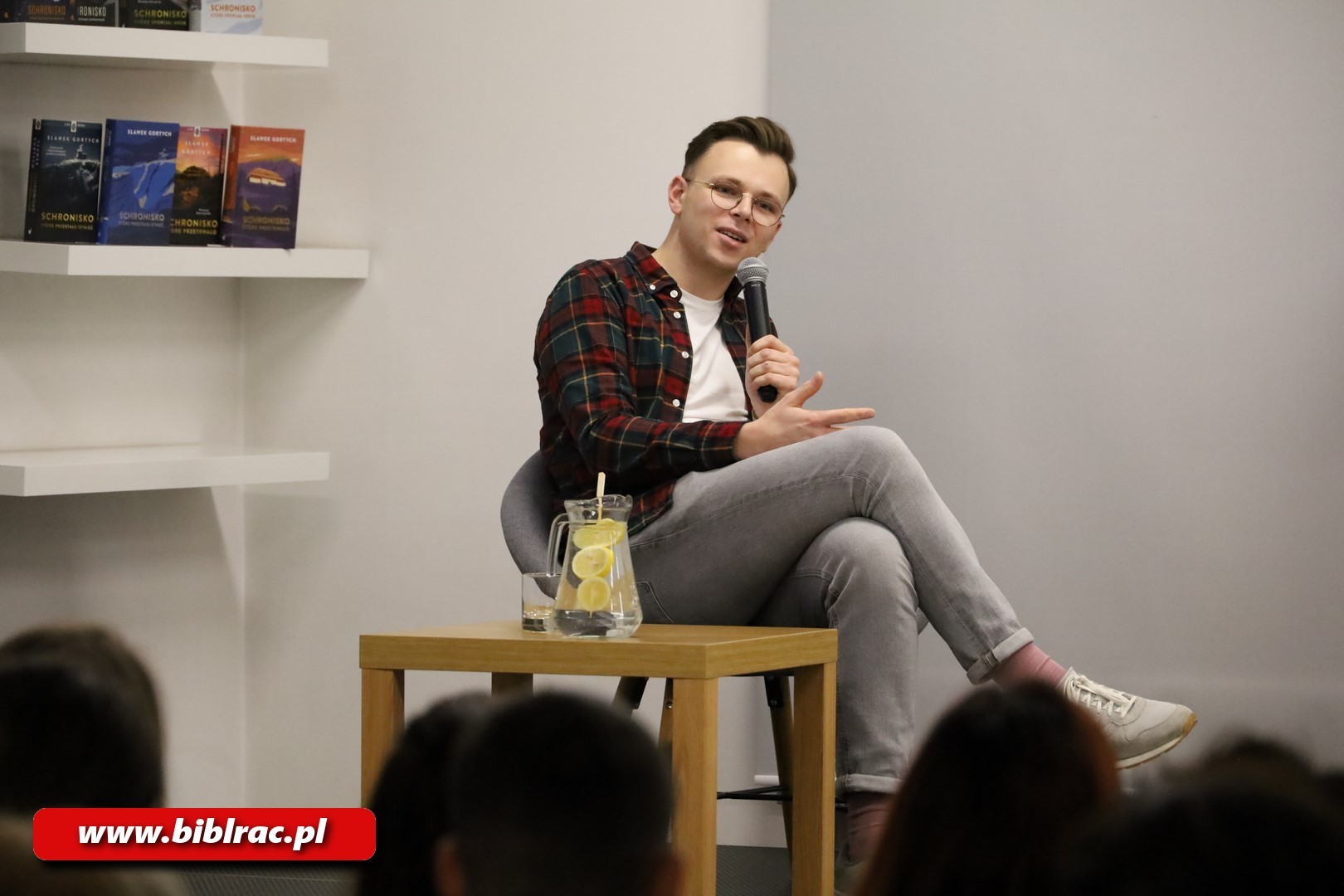 Zagubiony w Karkonoszach – odnaleziony w Raciborzu! Sławek Gortych w bibliotece