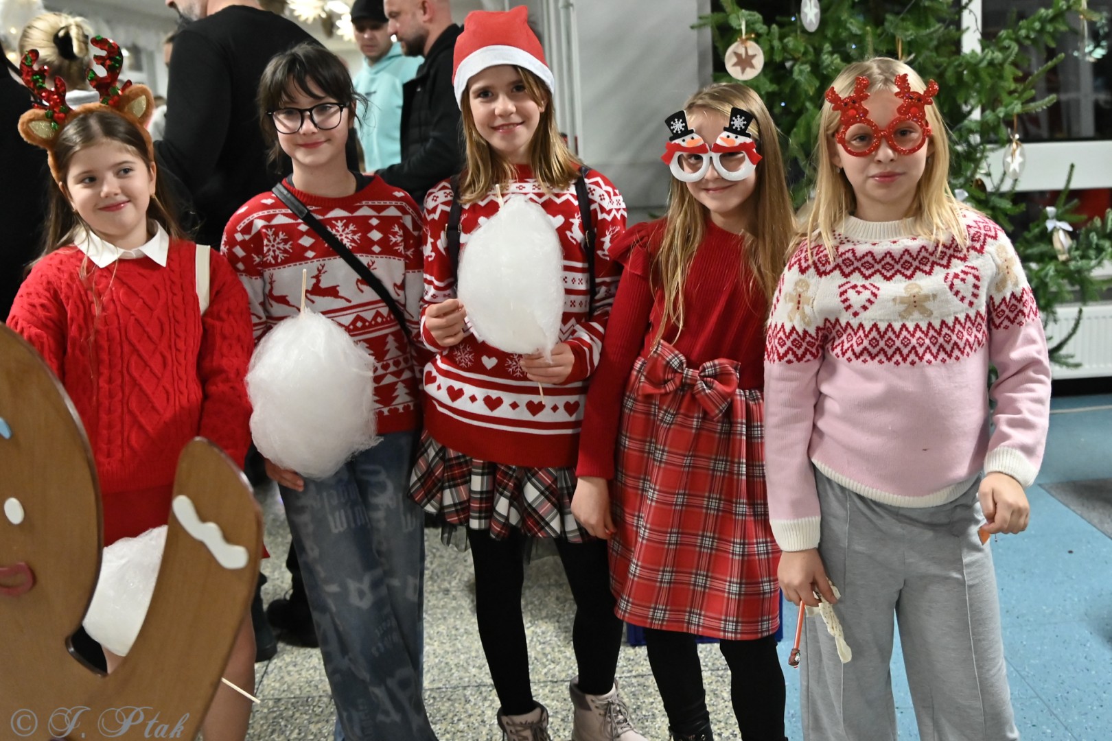 Kiermasz świąteczny w SP 15. Rękodzieło, gastronomia i występy uczniów [FOTO i WIDEO]