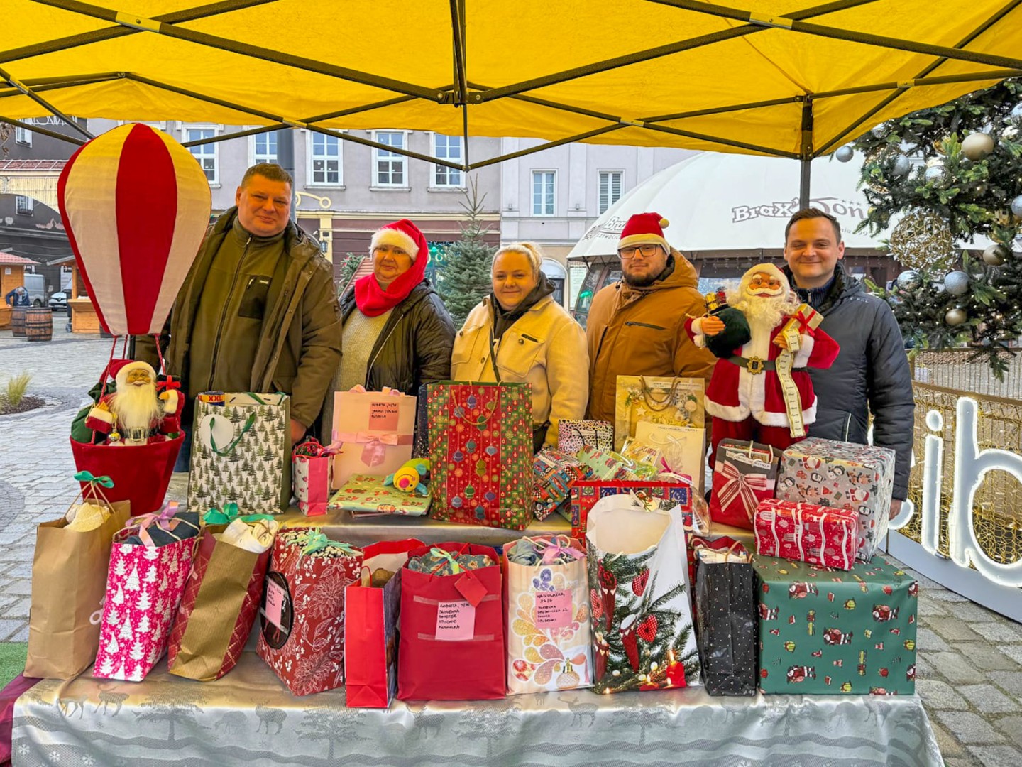 Wolontariusze Polska 2050 po raz dziesiąty przeprowadzili akcję Podaj Prezent