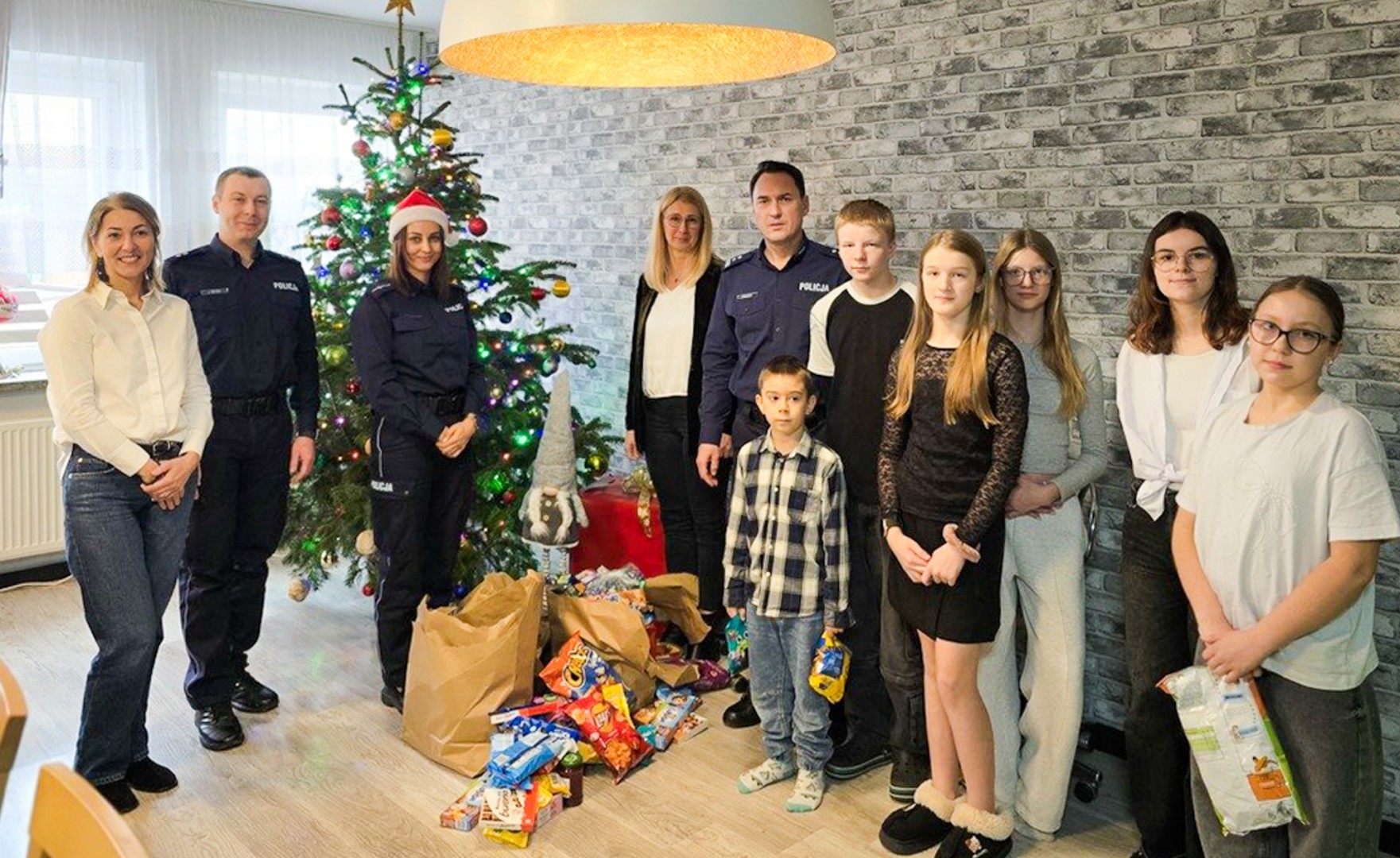 Raciborscy policjanci odwiedzili dzieci w placówkach opiekuńczo-wychowawczych