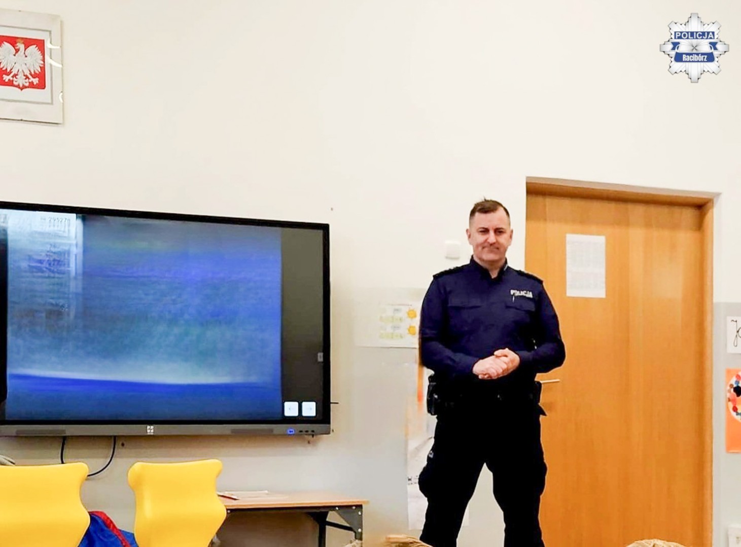 Bezpiecznie w sieci – dzielnicowy z Raciborza edukuje młodzież