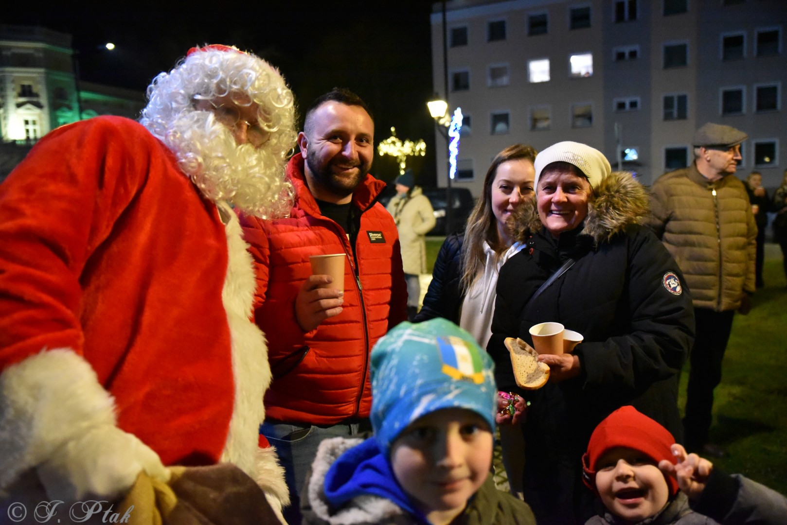 Rozświetlenie Kietrzańskiej Choinki – strażacki Mikołaj w akcji