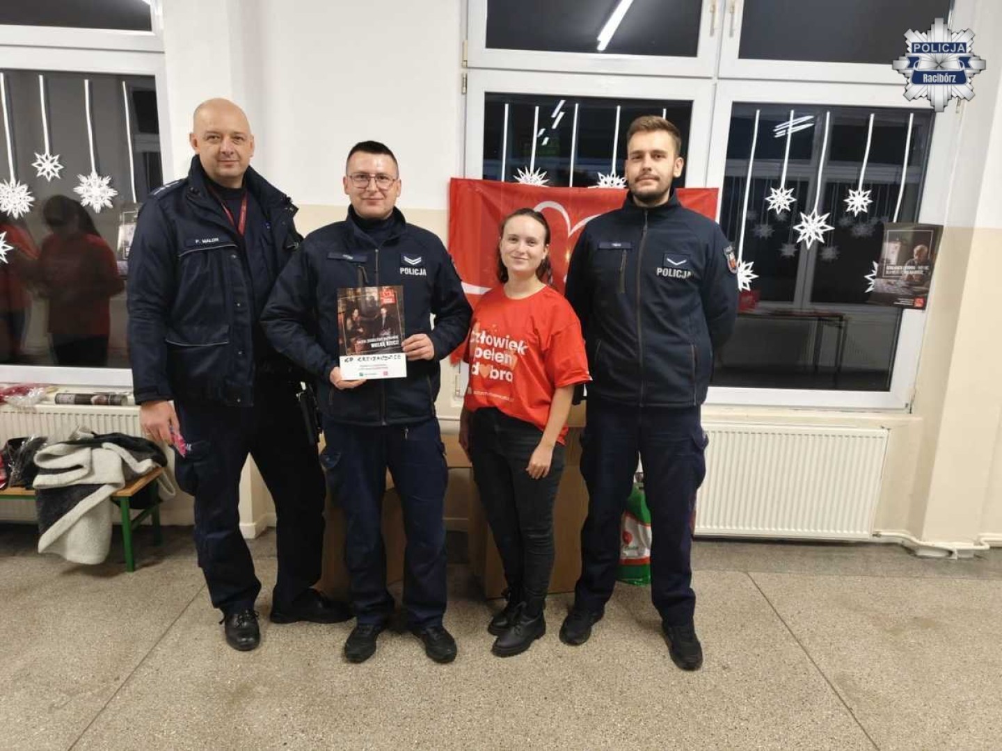 Policjanci z Krzyżanowic włączyli się w akcję Szlachetna Paczka