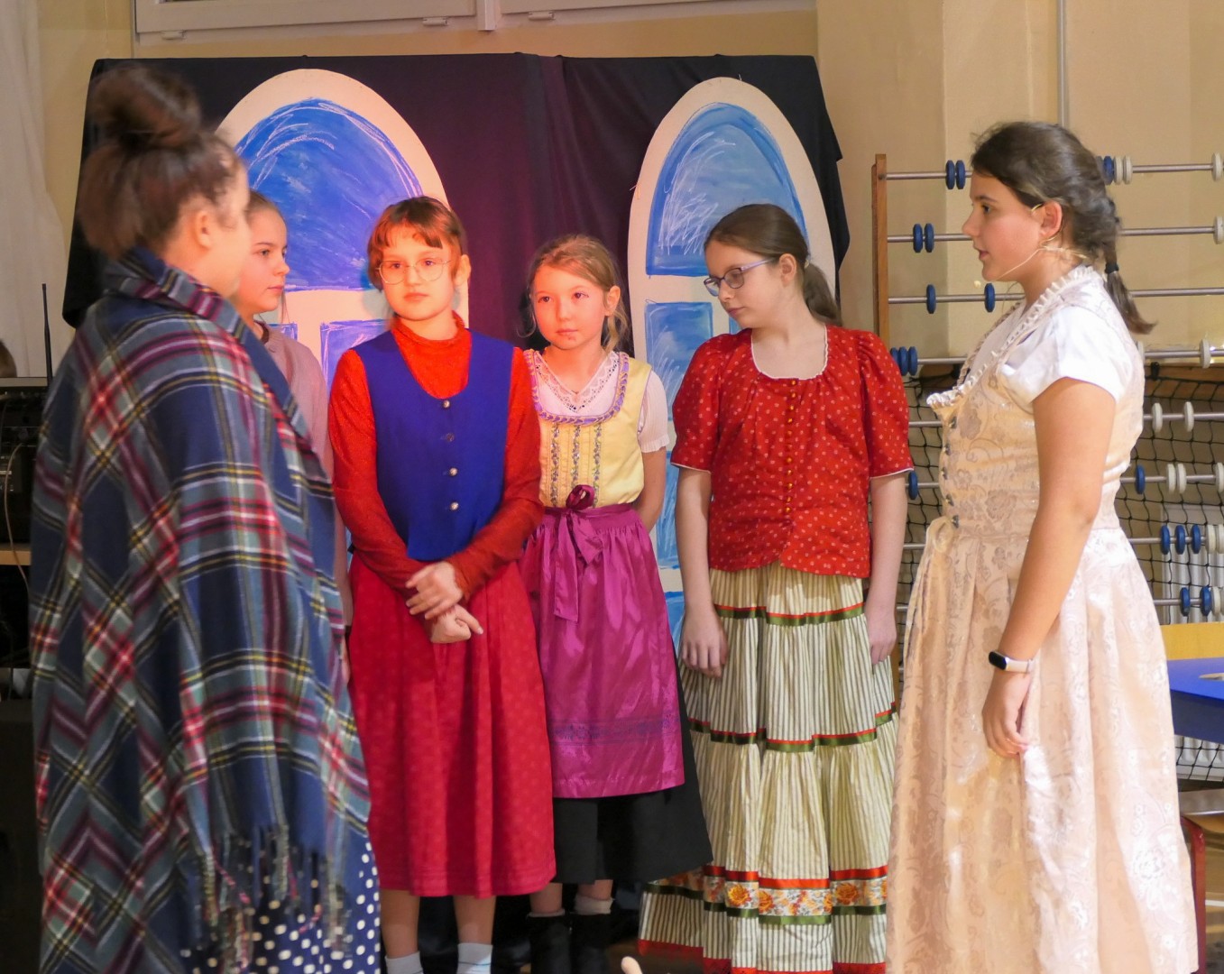 Jasełka i Kiermasz Świąteczny w Szkole Podstawowej nr 4 – magiczny czas wspólnego świętowania