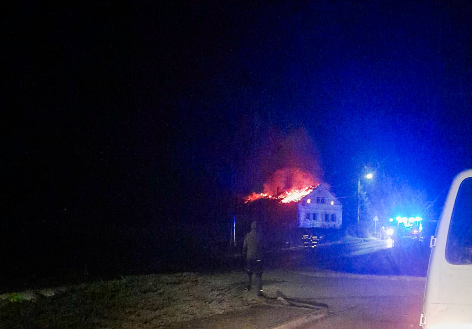 Pożar domu w Makowie. Jedna osoba poszkodowana