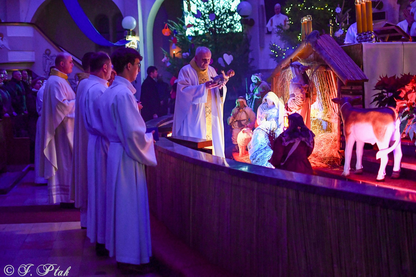 Cicha noc rozbrzmiała w raciborskich świątyniach. Boże Narodzenie jako święto wiary i bliskości [FOTO i WIDEO]