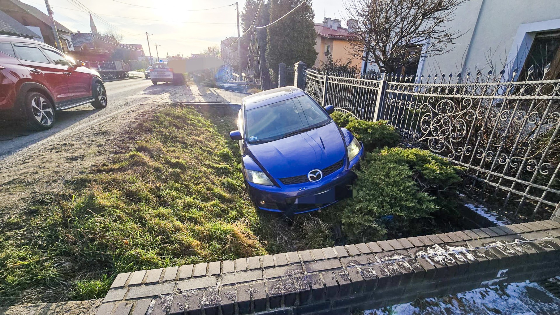 Mazda w rowie w Markowicach