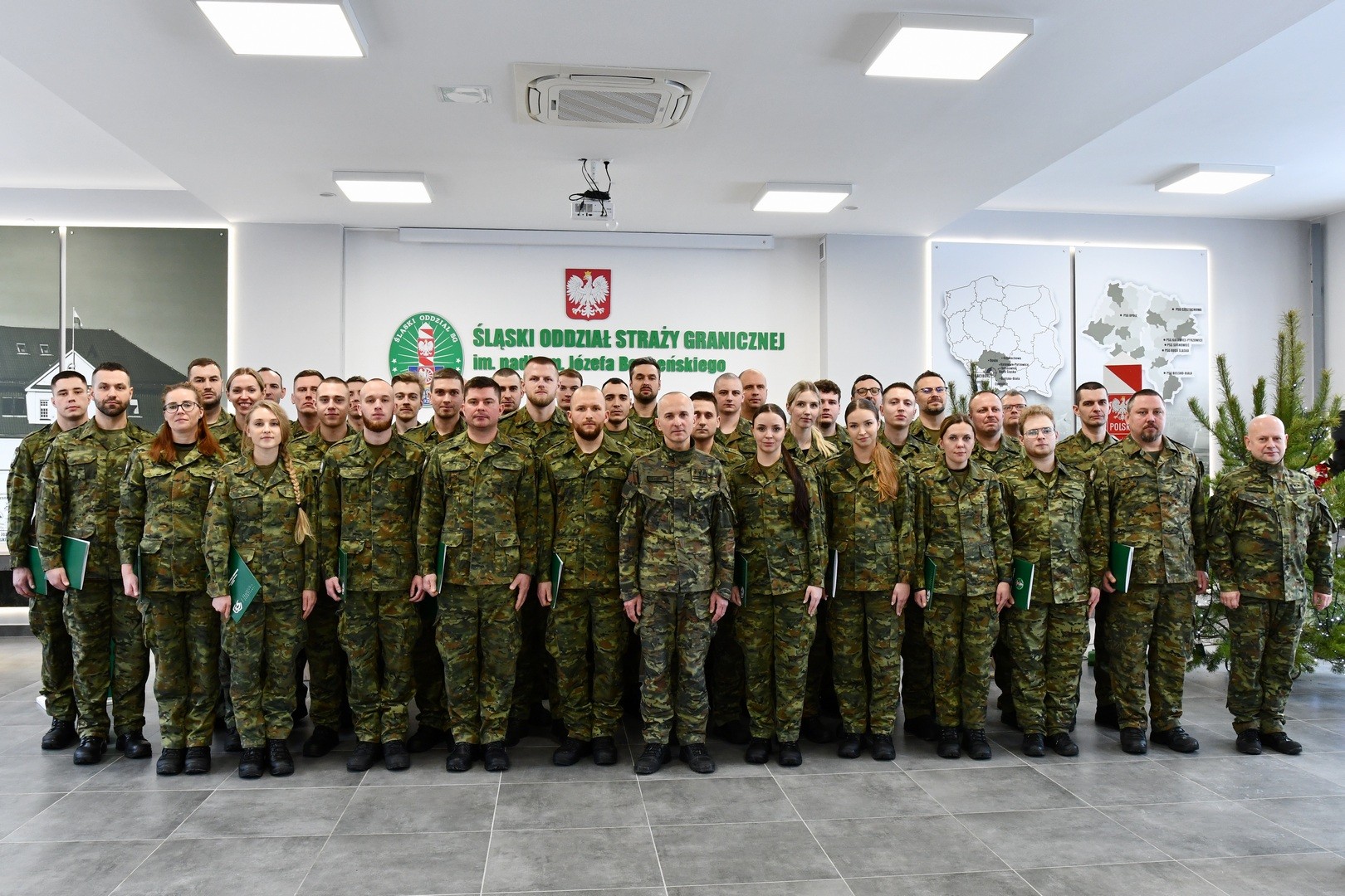 Nowi podoficerowie ŚlOSG odebrali akty mianowania