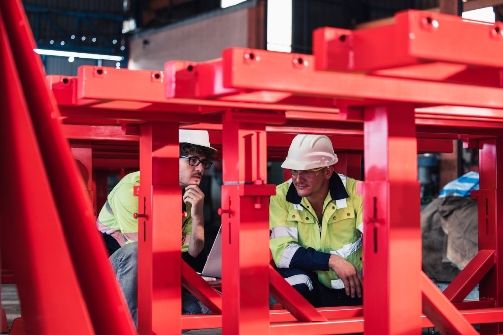 Dlaczego lakierowanie proszkowe jest standardem w nowoczesnym przemyśle?