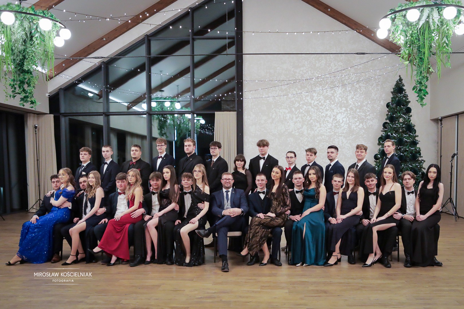 Studniówka raciborskiego Mechanika – wszystkie klasy bawią się wspólnie [FOTO i WIDEO]