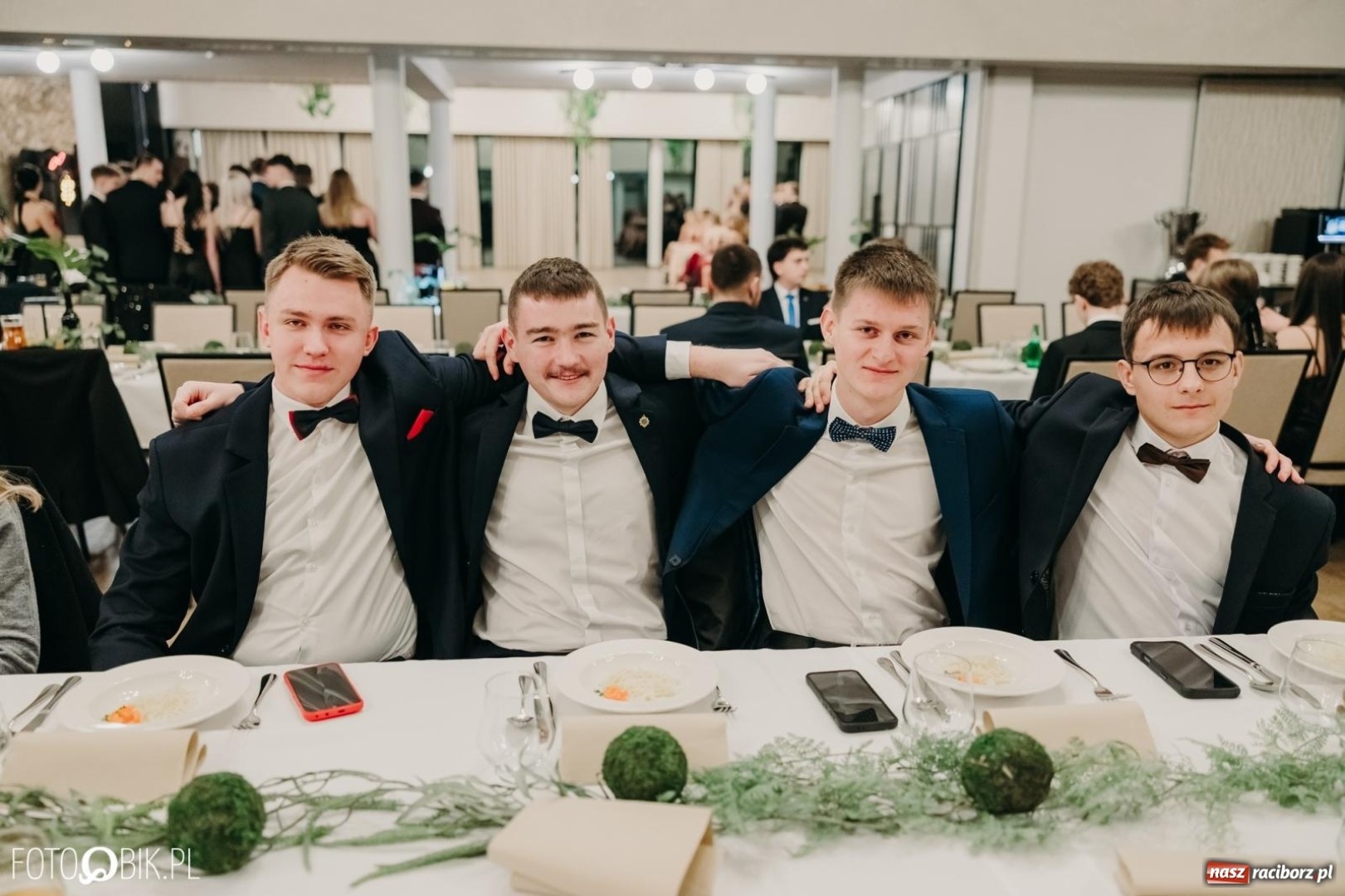 Studniówka raciborskiego Mechanika na bis. Jeden bal, dwa fotoreportaże [FOTO i WIDEO]